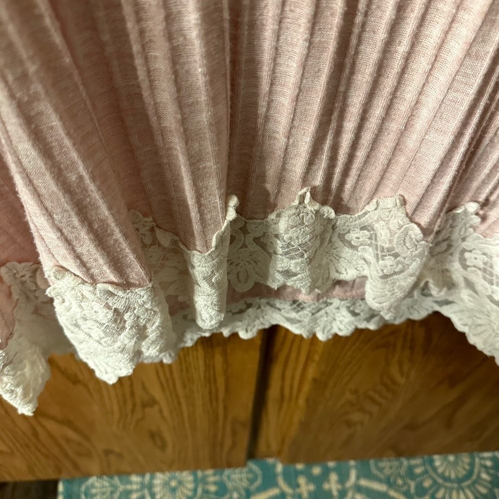 Jolt light pink lace bottom top - Picture 4 of 5